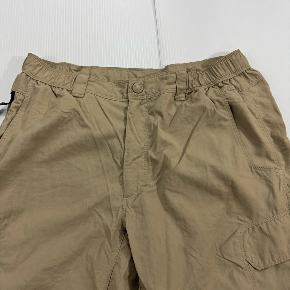 J78. The North Face Men's Khaki Cargo Pants (M Short)